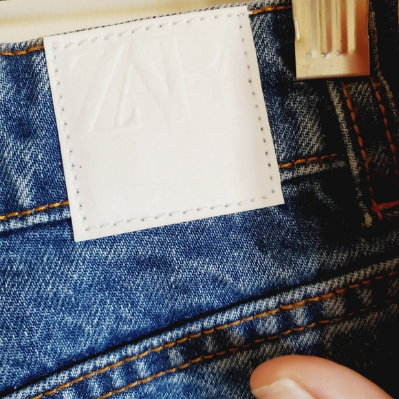 ZARA cutoff denim shorts - Picture 5 of 5